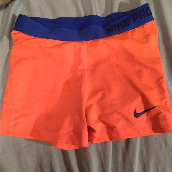 🌟🌟🌟🌟Orange and pink nike pros! 🌟🌟🌟🌟