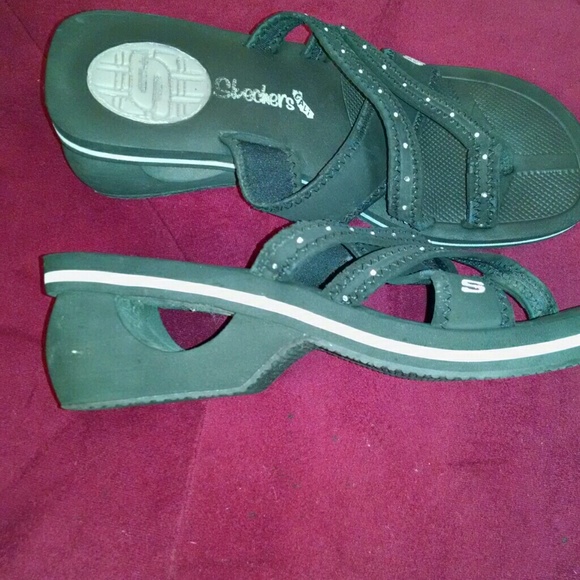 Sketchers Cali strappy wedge sandals