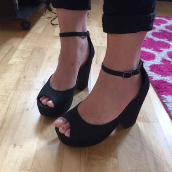 Black Sandals with Ankle Strap Urban Outfitters