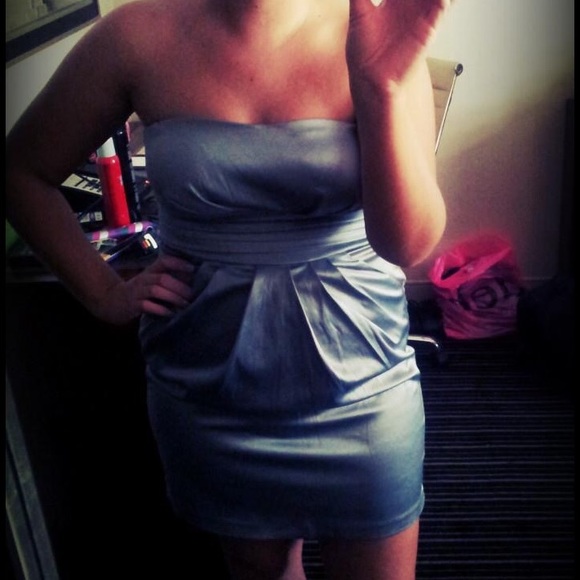 Adorable silver dress. - Picture 3 of 4