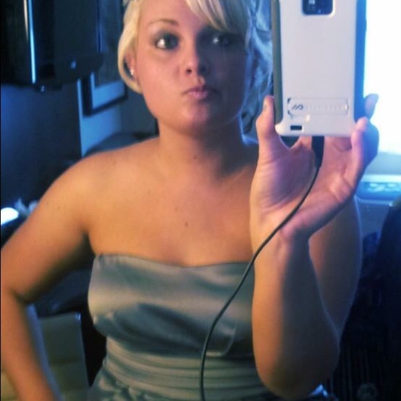 Adorable silver dress. - Picture 4 of 4