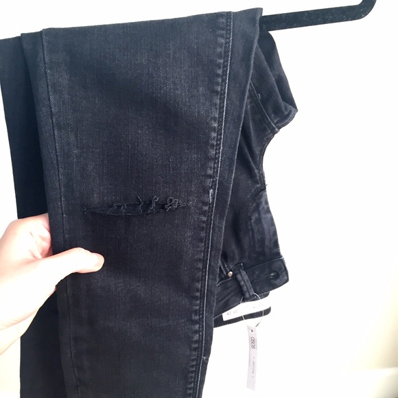 ASOS Jeans - Brand new* ASOS Whitby low rise jeans ripped knees ASOS Jeans - Brand new* ASOS Whitby low rise jeans ripped knees