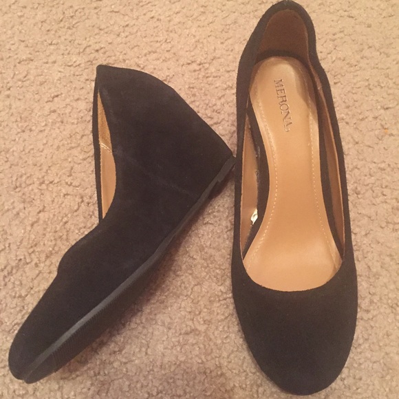Black wedges
