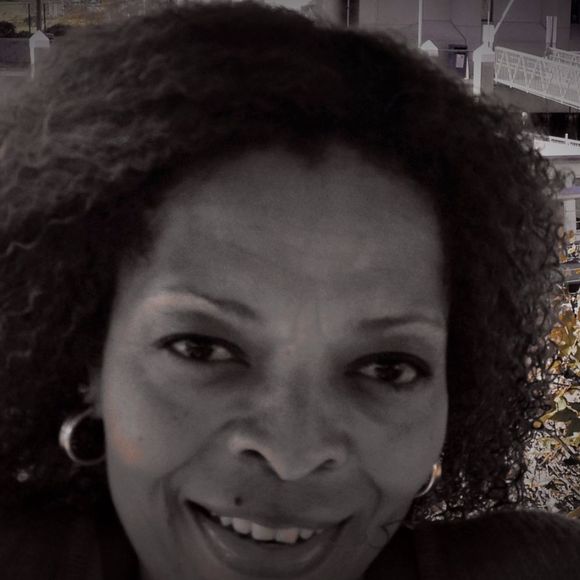 Meet your Posher, Denise - Picture 1 of 1