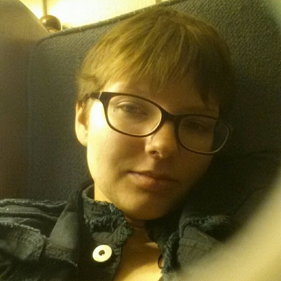 Meet your Posher, Bernadette - Picture 1 of 1