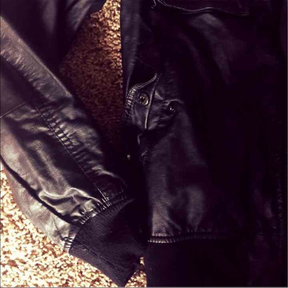 leather jacket - Picture 2 of 3