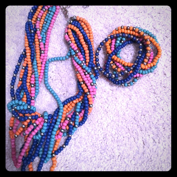 Beaded necklace and bracelet set