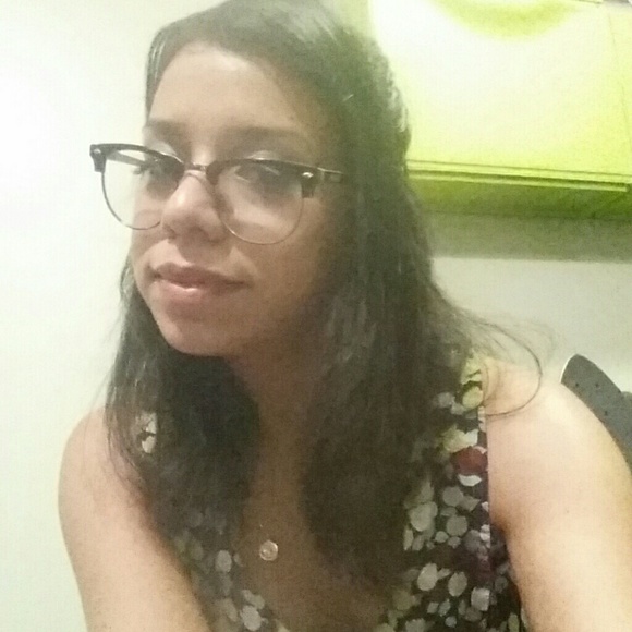 Meet your Posher, Fabiola - Picture 1 of 1