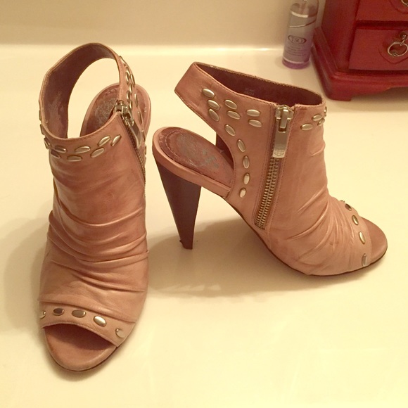 Vince Camuto heels. Good condition. Size 4b/34
