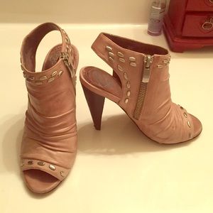 Vince Camuto heels. Good condition. Size 4b/34
