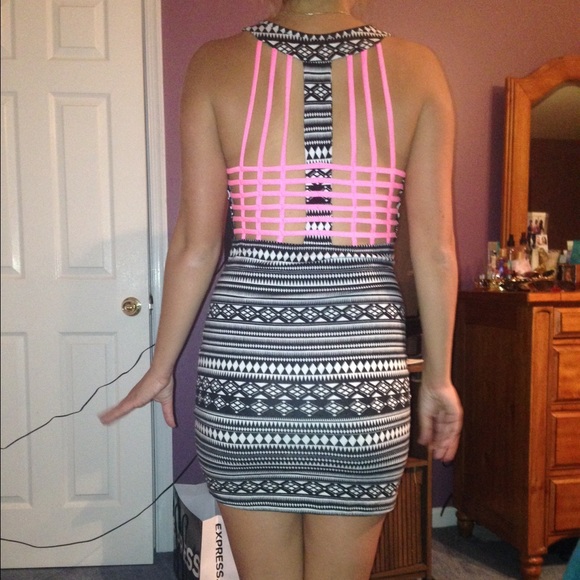 Aztec dress with cut out back - Picture 2 of 2