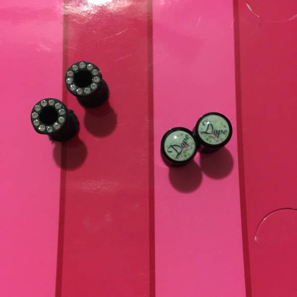 Four pairs of 2 gauge plugs! Bought from spencers