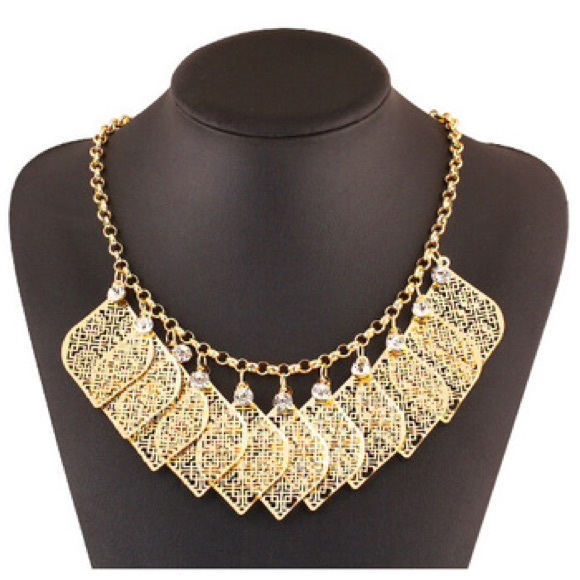 Jewelry - Elegant Leaf Necklace