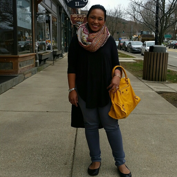 Welcome to my Closet! :) - Picture 4 of 4