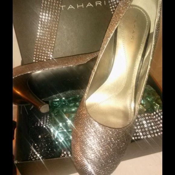 Tahari Silver tone Shoes from Nostroms... - Picture 2 of 4