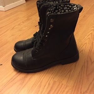 Combat boots