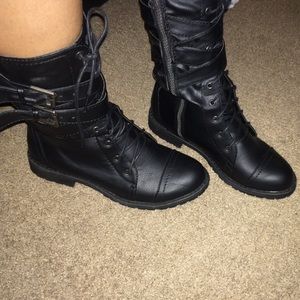 Black Military boots w.belt buckles / size 7 / $22
