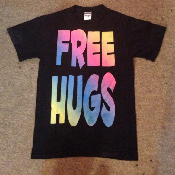 Free hugs t-shirt size small - Picture 1 of 1