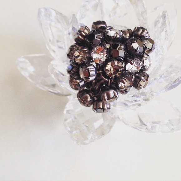 🚫SOLD🚫🆕 NWOT Soft rhinestone statement ring - Picture 2 of 3