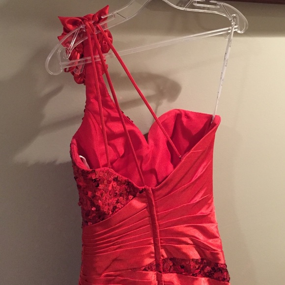 Red prom dress - Picture 3 of 4