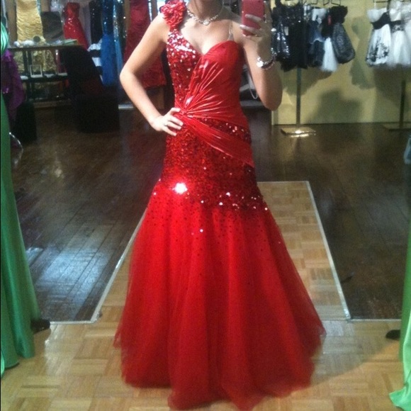 Red prom dress - Picture 4 of 4