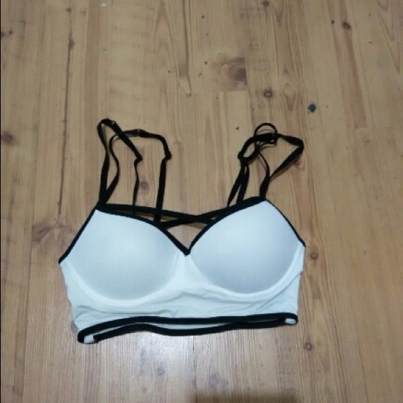 Used. Black & White Baralette