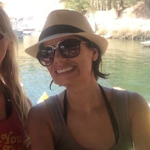 Meet your Posher, Deedee