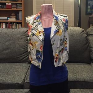 Floral cropped denim vest