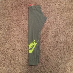 Nike athletic capris