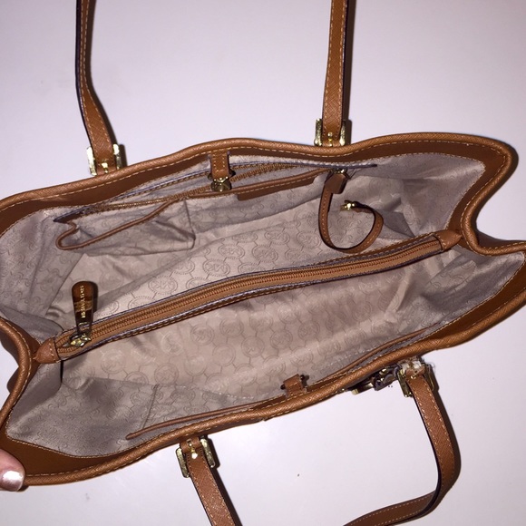 Michael Kors NEW Jet Set Travel Tote Medium - Picture 3 of 4