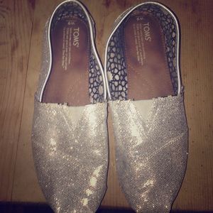 Silver sparkly toms size w 9