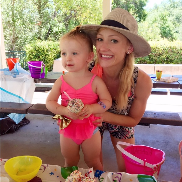 ✨Meet your Posher Kristine St. John ✨ - Picture 2 of 4