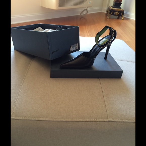 Designer shoes and boots never worn - Picture 1 of 4