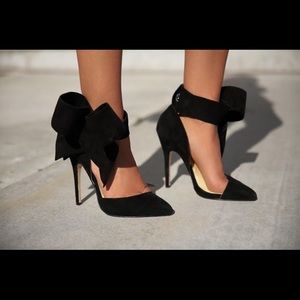 Aminah Abdul Jillil Bow Pump