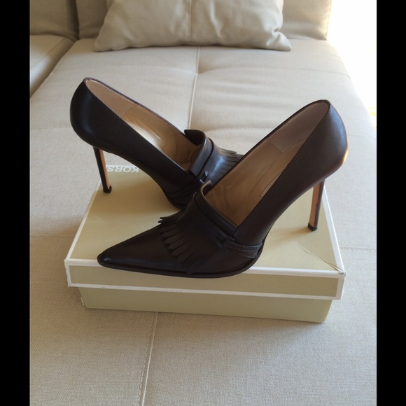 Heeled loafer sz 8