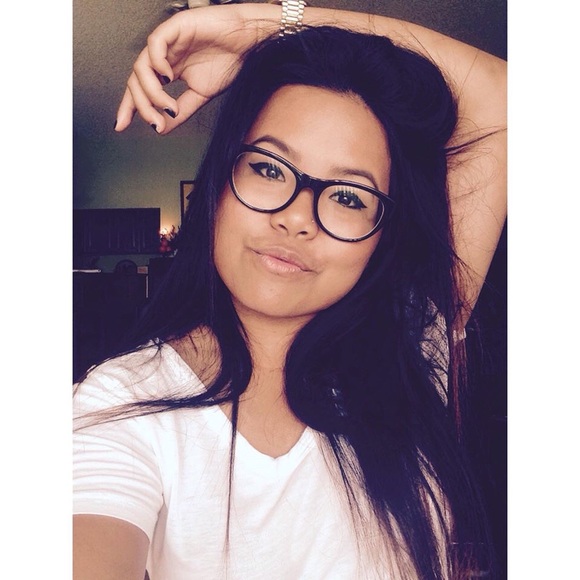 Meet your Posher, Linh - Picture 2 of 4