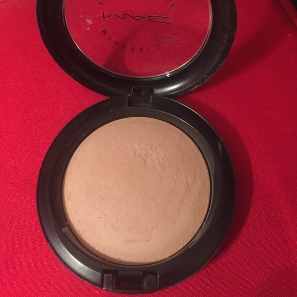 Mac Medium press powder