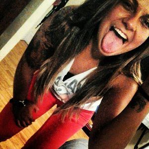 Meet your Posher, Larissa