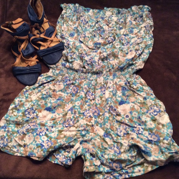 📌Cute floral strapless romper - Picture 1 of 3
