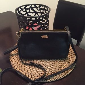 💯 Authentic Coach body bag