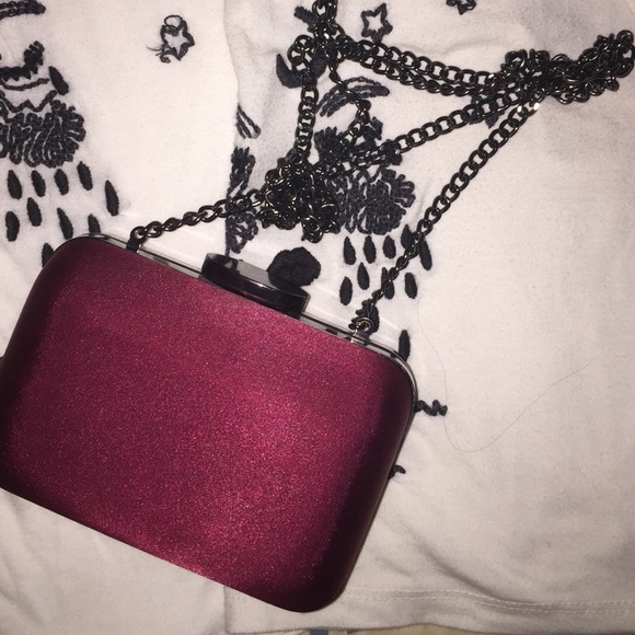 💫RED VELVET COLOR CHAIN CLUTCH