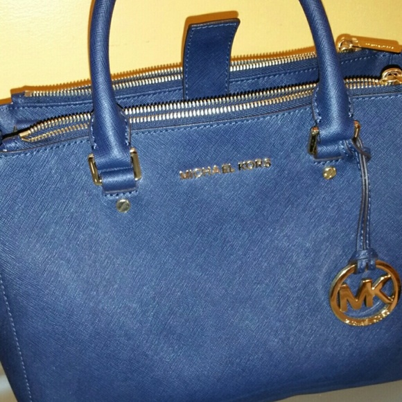 I'm selling it because it was a present.