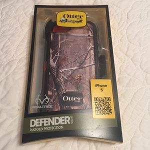 SOLD🌟🌟🌟🌟iPhone 5/5s Camo Print Otterbox