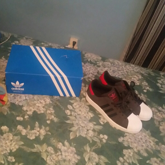 Shoes - Picture 2 of 3