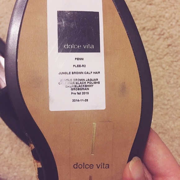 [SOLD] Dolce Vita pre-fall calf hair flats 😍 - Picture 3 of 4