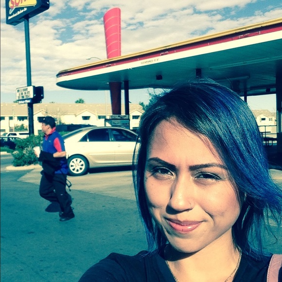 Meet your Posher, Vicky - Picture 1 of 1