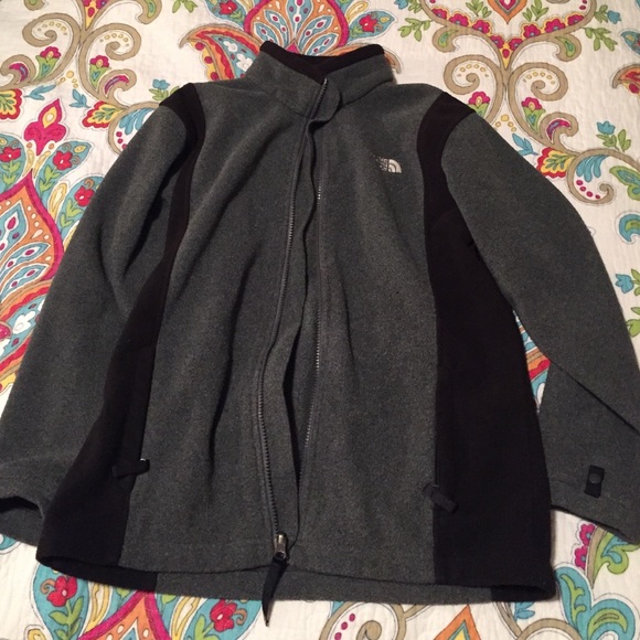 Boys North Face, size large. Fits a women's small