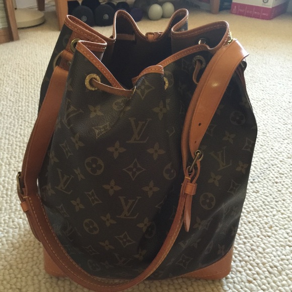 Louis Vuitton Drawstring Bag - Picture 2 of 3