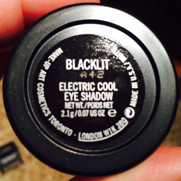 Limited Edition MAC Electric Cool Eyeshadow - Picture 3 of 4