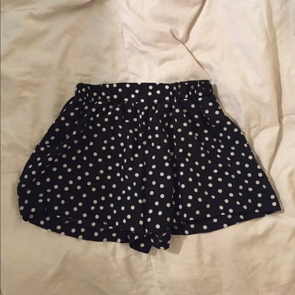 Stretchy polka dot shorts - Picture 1 of 3